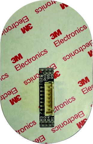 Cubierta adhesiva para control remoto con placa de circuito incorporada y receptáculo de terminal enchufable